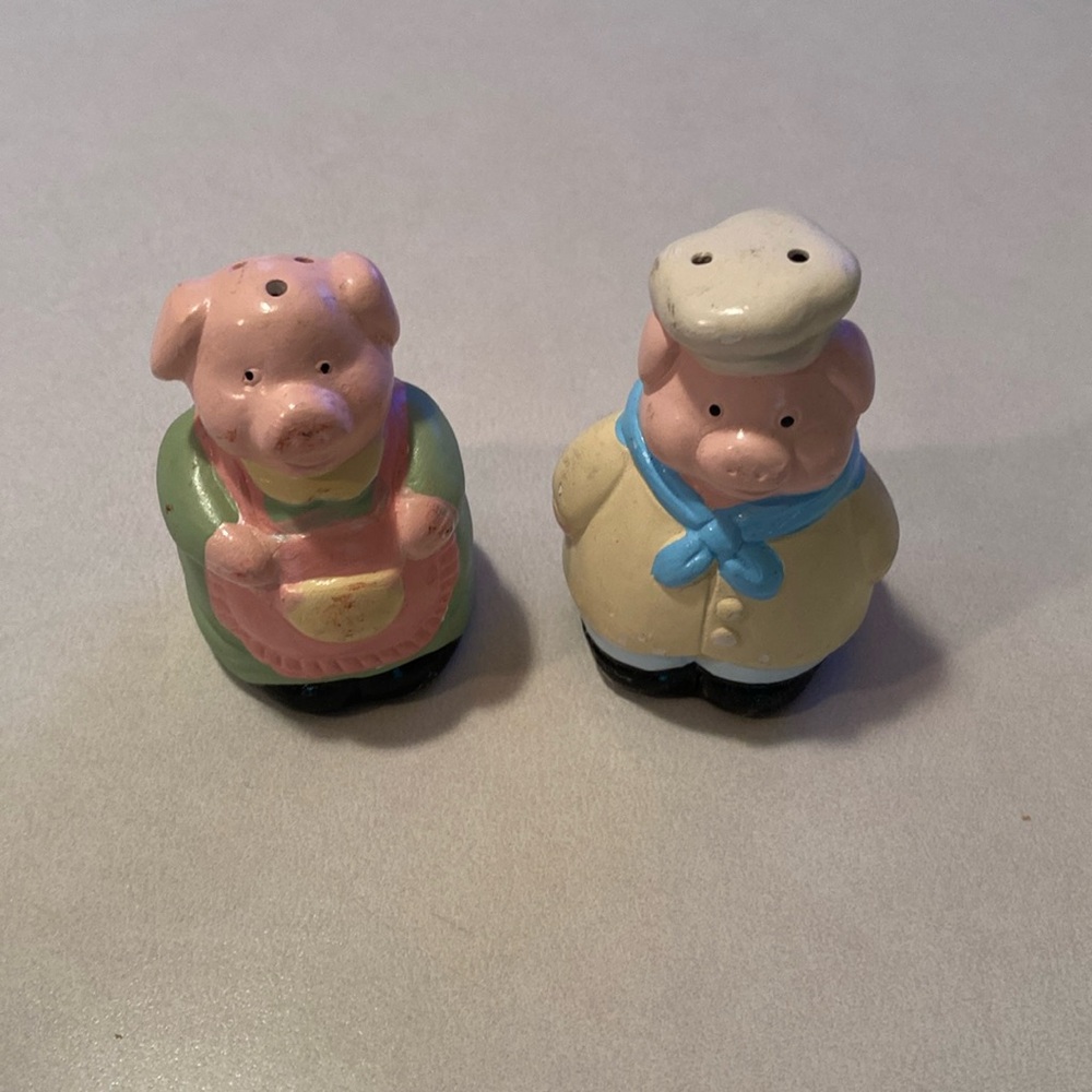 Vintage Pig Salt and Pepper Set - add to your collection!